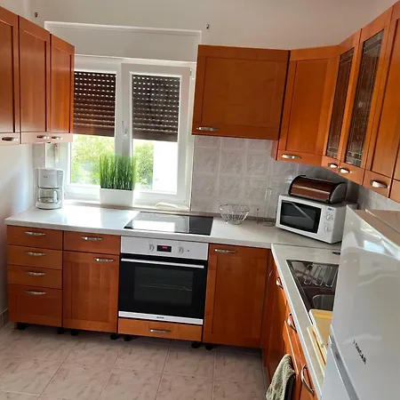 Apartma Tina * Veglia