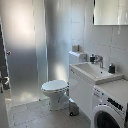 Apartma Tina 아파트 *